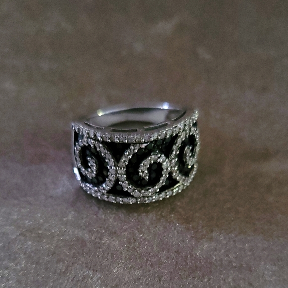 Beautiful Black and White Diamond Ring 💍 - Picture 1 of 6